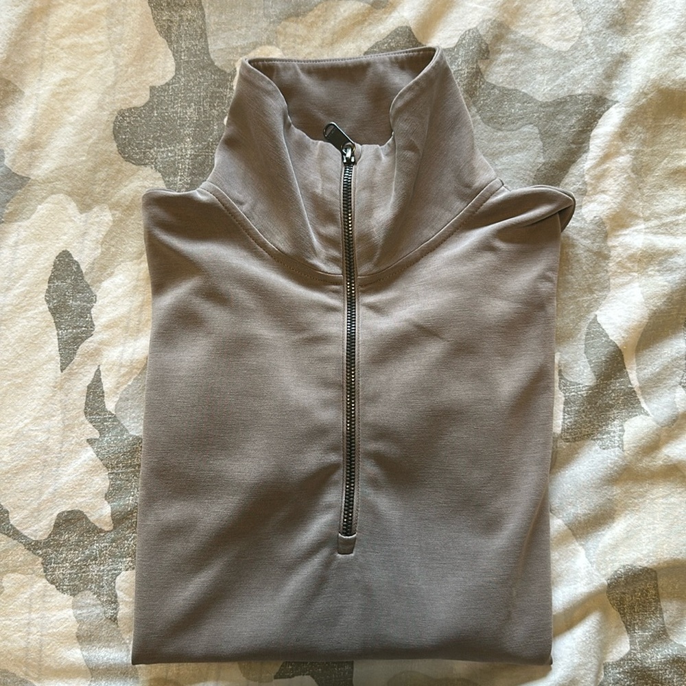 Athleta Seasoft Quarter Zip Light Gray